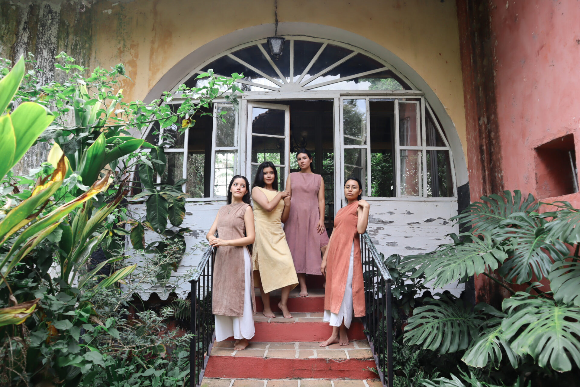 Vestido largo con abertura Lutita - Image 15