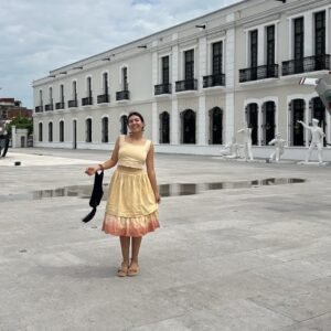 Falda y Multivestido Tunupa en amarillo / rojo (9 usos, tallas XXS-M) listo para envío